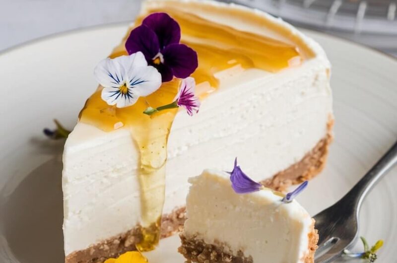 A Slice of Heaven: Irresistibly Creamy Yoghurt Cheesecake