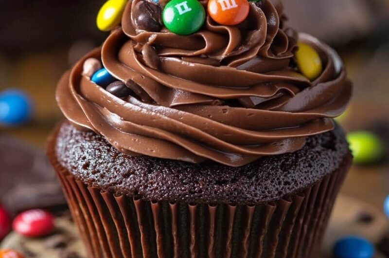 M&M Cupcakes: A Colorful and Crunchy Sweet Treat